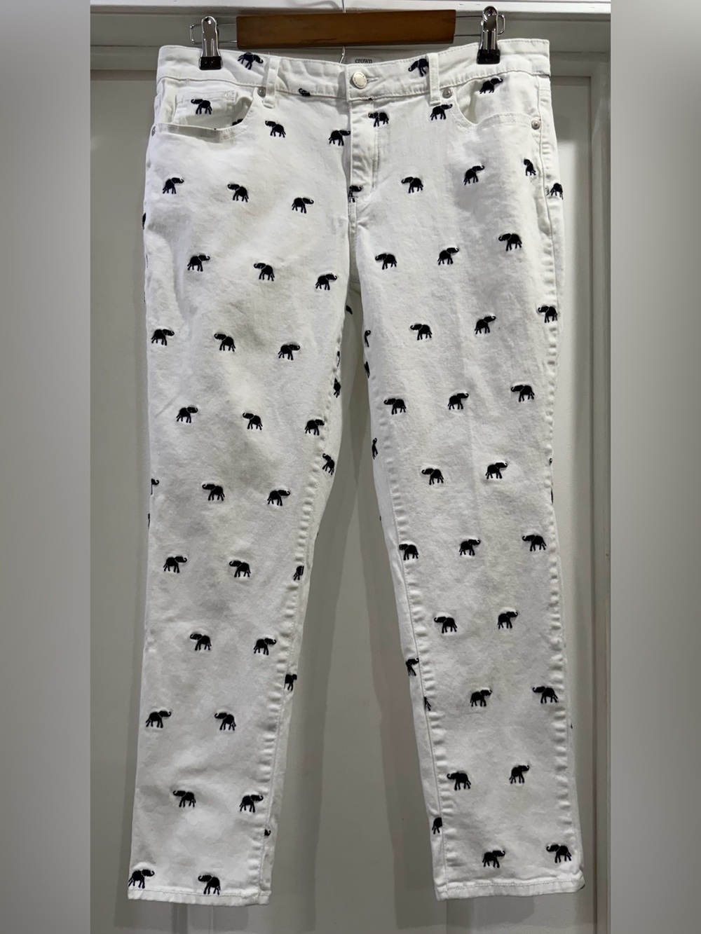 crown & ivy White Jeans with Embroidered Black Elephants Size 10 Petite